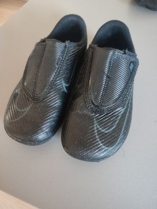 Zapatillas fútbol Nike niño negras 