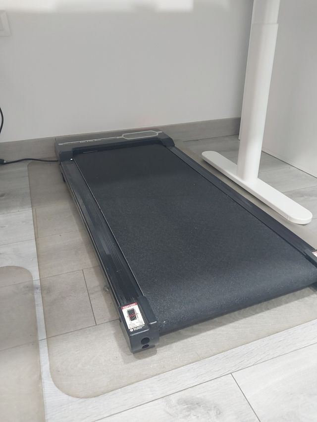 Cinta de andar bajo escritorio