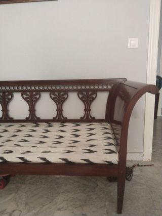 Sofá antiguo madera estilo modernista
