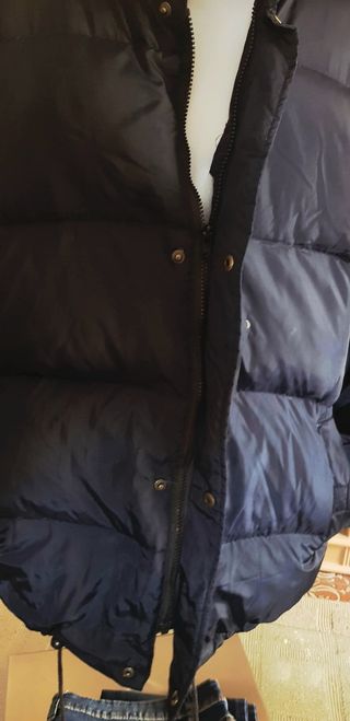 Abrigo Chaquetón Negro con Capucha