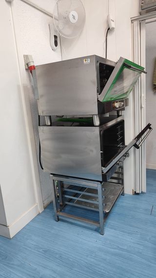 Horno de aire para pastelería + soporte.