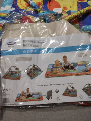 Alfombra de juegos para bebés con gimnasio