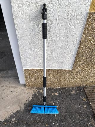 Cepillo telescópico para autocaravana