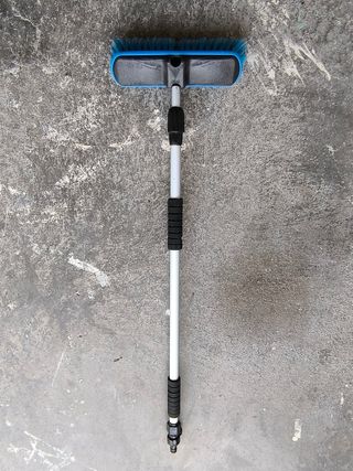 Cepillo telescópico para autocaravana