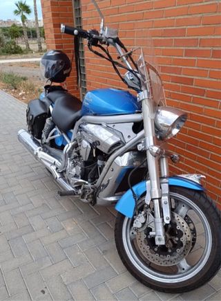 Hyosung Aquila 650cc Moto