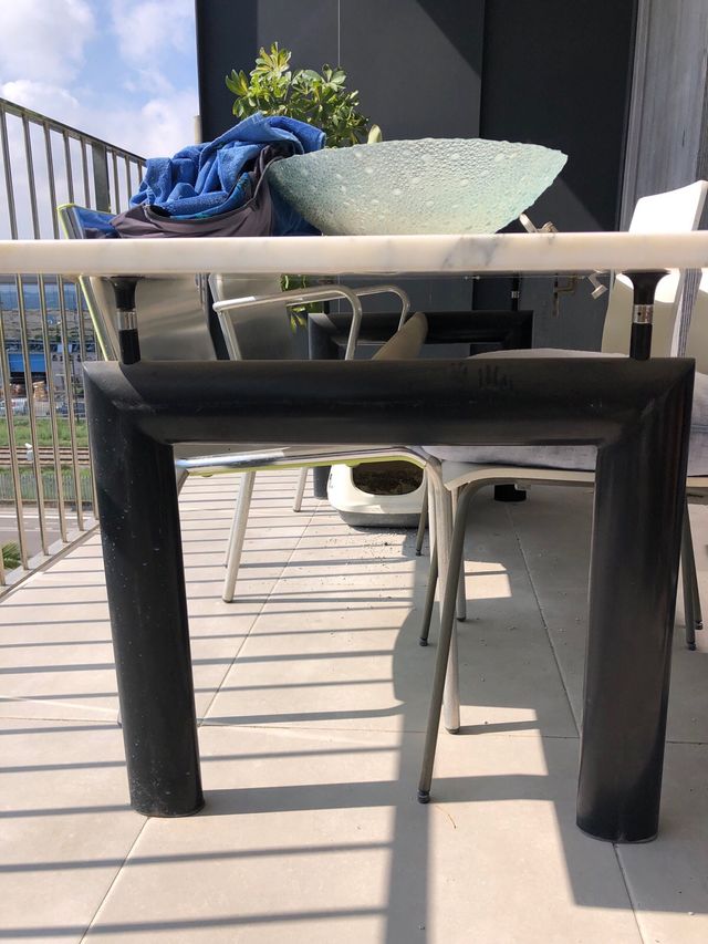 Mesa mod. LC6 Le Courbusier sobre marmol  200x85cm