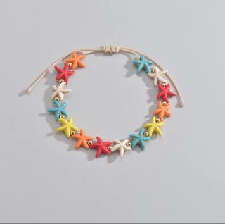 Tobillera de estrellas de colores.