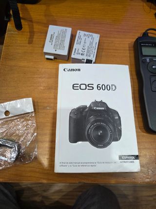 CAMARA REFLEX CANON EOS 600 D