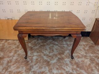 Mesa de comedor antigua de madera
82x100x117
