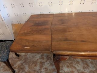 Mesa de comedor antigua de madera
82x100x117

