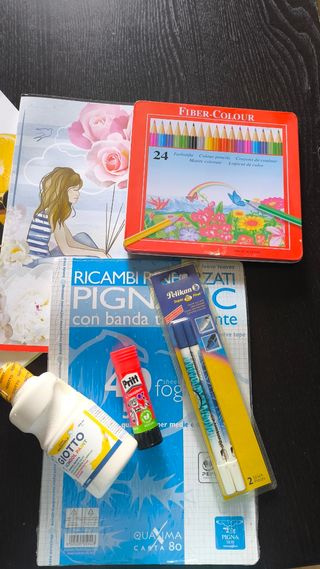 Lotto cancelleria scuola: matite, pennarelli, coll