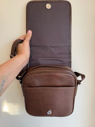 Bolso de hombro marrón para hombre