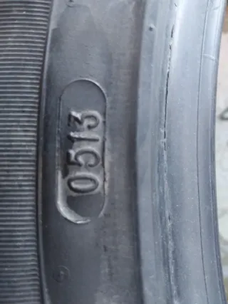 Neumático de coche 245x40 R18. RUN FLAT