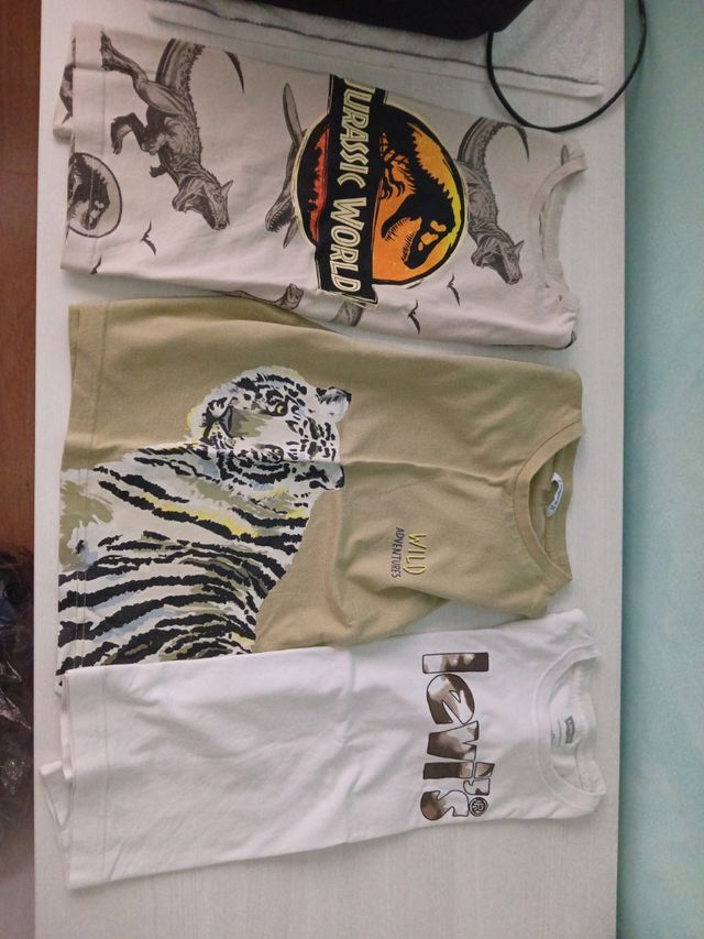 3 Camisetas cortas 6 Años Levis, Mayoral, jurassic