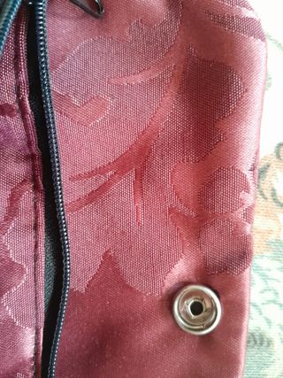 Cartera de terciopelo negro con forro raso