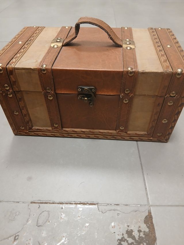 Baúl/Cofre de madera y cuero