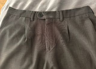 Traje gris con pantalón a juego usado solo 1vez.