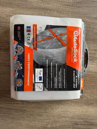 cadenas para nieve de tela nuevas Autostock