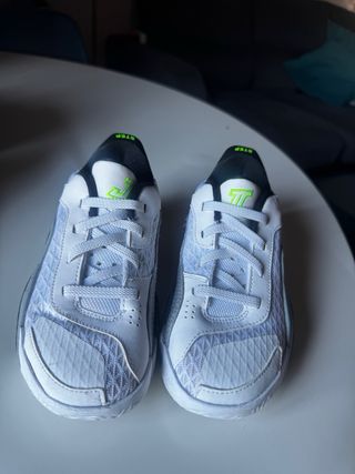 Zapatillas Jordan niño verde y blanco TALLA 31 