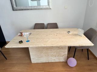 Mesa de mármol beige