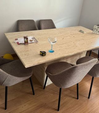 Mesa de mármol beige