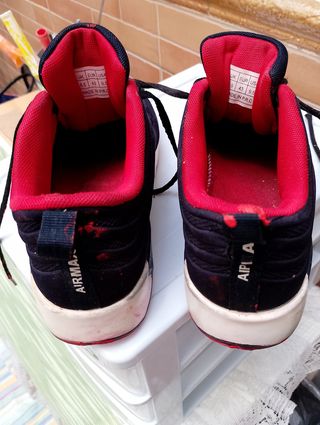 Zapatillas Nike AirMax Negras y Rojas Seminuevas.