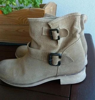 Botines Stivali beige tg.38 con fibbie