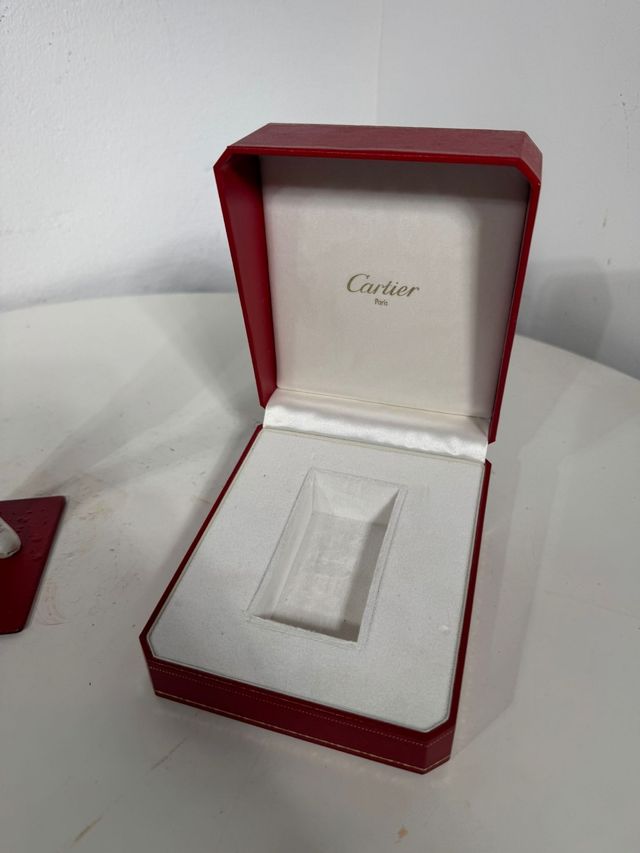 Statua espositore pubblicitario Cartier