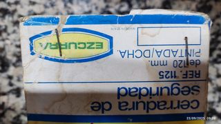 Cerradura sobrepuesta dorada marca  Ezcurra