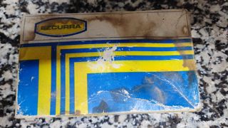 Cerradura sobrepuesta dorada marca  Ezcurra