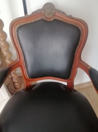 Sillón de despacho de madera, piel y bronce. 
