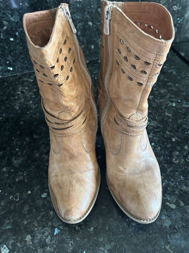 Botas NeroGiardini Marrones Talla 37,piel