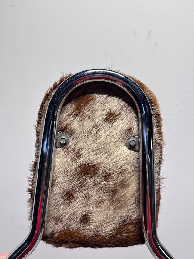 Respaldo de moto con pelo