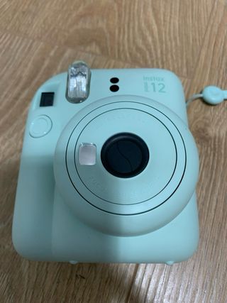 Cámara Fujifilm Instax Mini12 + carrete 20 fotos