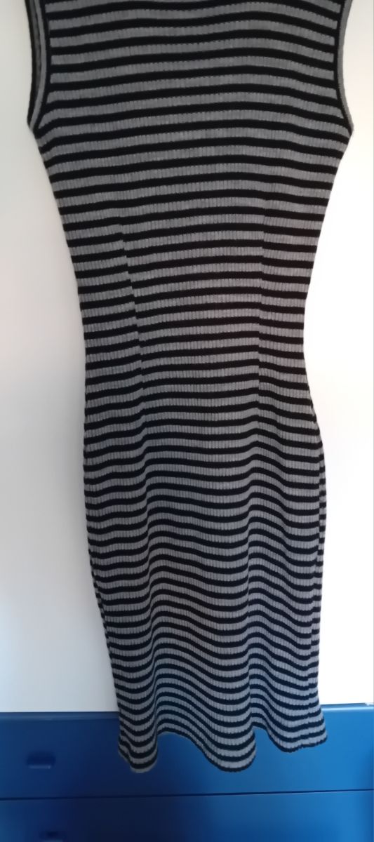 Abito longuette in maglia a righe