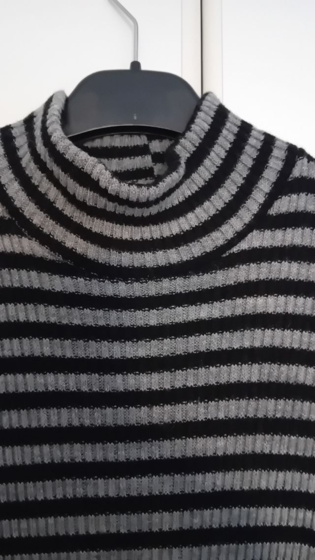 Abito longuette in maglia a righe