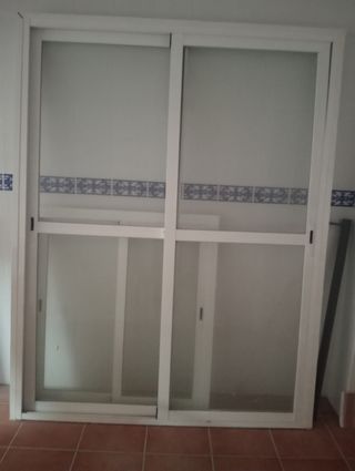 Dos ventanas aluminio blanco y cierre