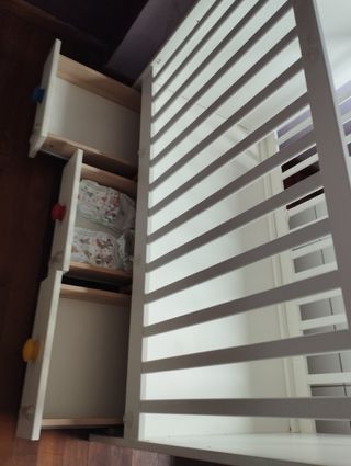 Cuna de bebé blanca