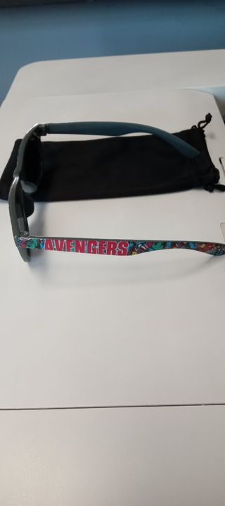 Occhiali da sole Avengers 3-4 anni