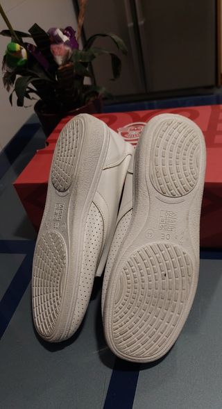 Zuecos de Piel Blancos Talla 44