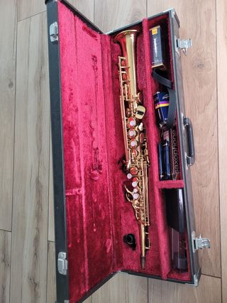 Saxo Soprano YSS 475, dos boquillas y cañas