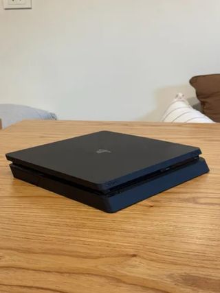 PS4 Slim Negra + Mando