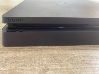 PS4 Slim Negra + Mando