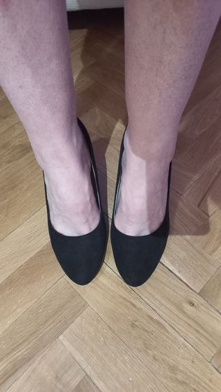 Zapatos negros de tacón. tipo Ante .nuevo sin usar