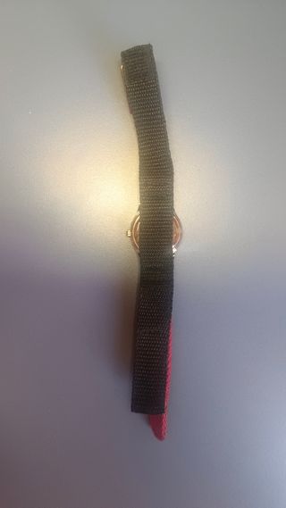 Reloj Weiqin 1152 Dorado y Rojo