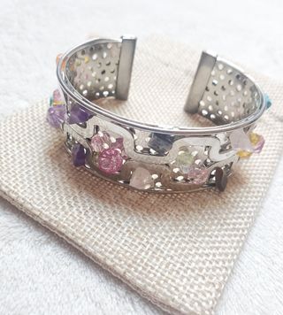 Brazalete Vintage plateado piedras colores