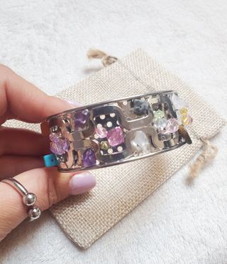 Brazalete Vintage plateado piedras colores