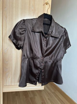 Conjunto falda y camisa marrón