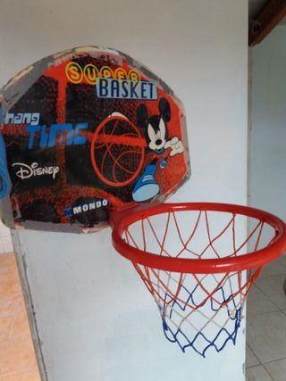 canestro disney da camera con pallina da tennis €2