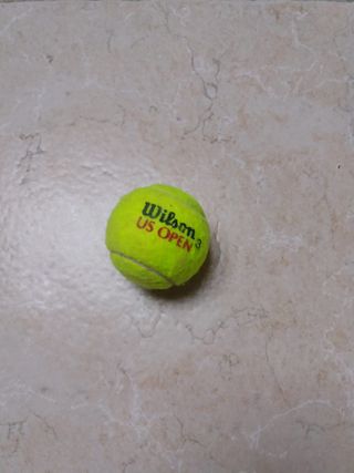canestro disney da camera con pallina da tennis €2